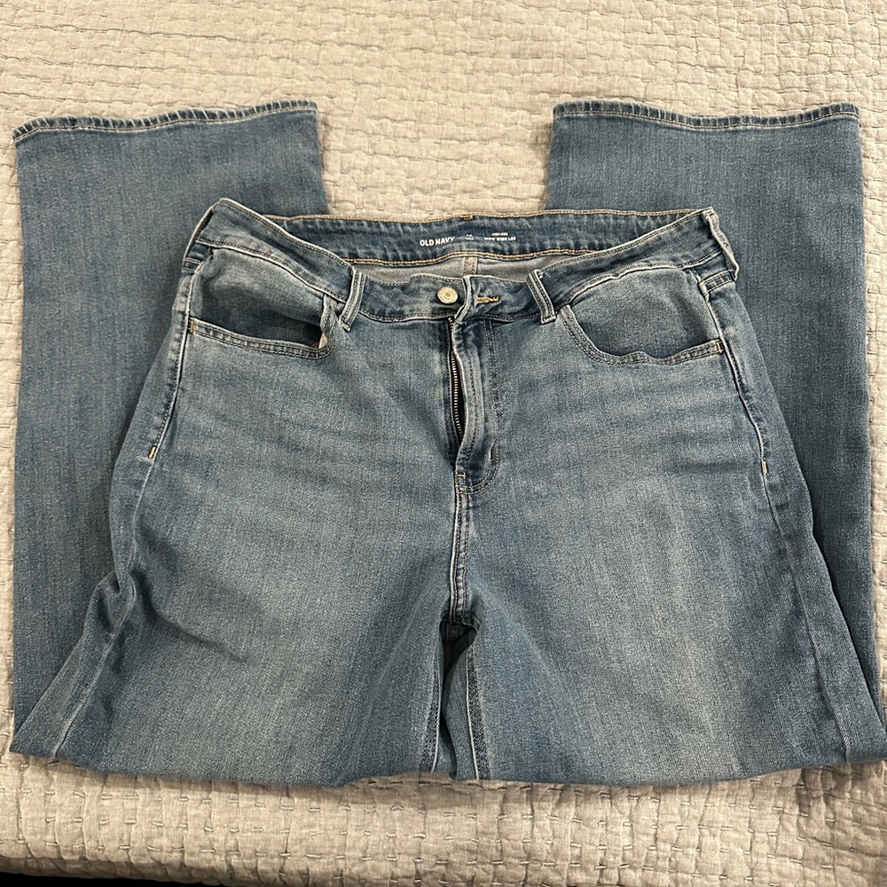 Old Navy Women’s Wow Wide Leg, Light Blue Jeans, cropped fit.